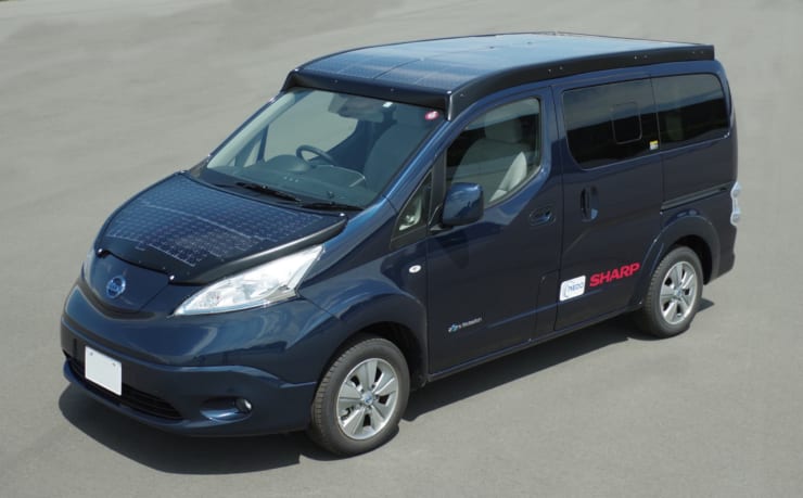 1kW超の太陽電池パネルを搭載した電気自動車「e-NV200」(車体全景 左前)