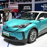 トヨタ、電気自動車の新シリーズ発表 上海モーターショー