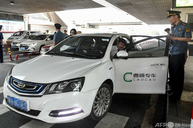 広州市で走る曹操出行の車（2018年5月16日撮影、資料写真）。(c)CNS:陳骥旻