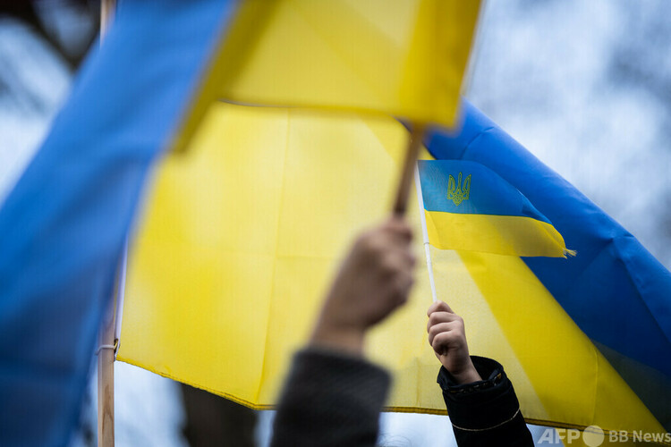 ウクライナの国旗（2022年3月5日撮影、資料写真）。(c)Loic VENANCE : AFP