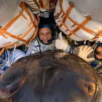米ロの宇宙飛行士、ISSから帰還 最長滞在記録を更新