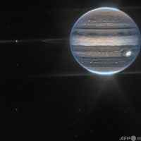 木星の鮮明画像、ウェッブ望遠鏡が撮影 輪やオーロラ捉える