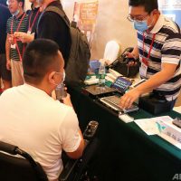 「塾禁止令」の中国でAI学習機器の販売が急増