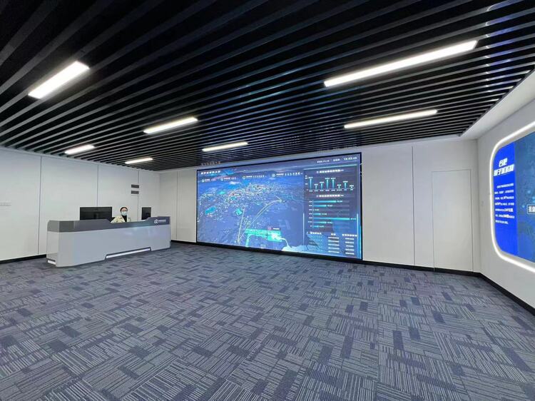合肥都市内量子ネットワーク総合制御センターの巨大モニター（資料写真）。(c)Xinhua News