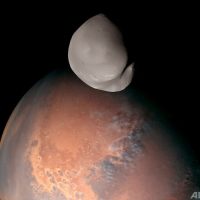 火星の衛星ダイモスの画像、詳細に UAEの探査機が撮影