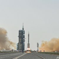 中国の有人宇宙船「神舟16号」打ち上げ 初の民間飛行士搭乗