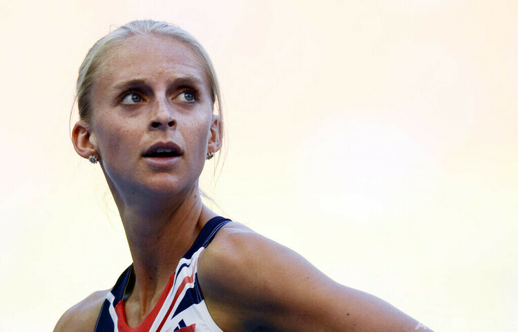 ロシア・モスクワで競技に臨む英国のハンナ・イングランド選手（2013年8月11日撮影、資料写真）。(c)Olivier MORIN : AFP