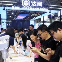 ChatGPTに対抗、中国企業の生成AIが結集 上海の世界人工知能大会