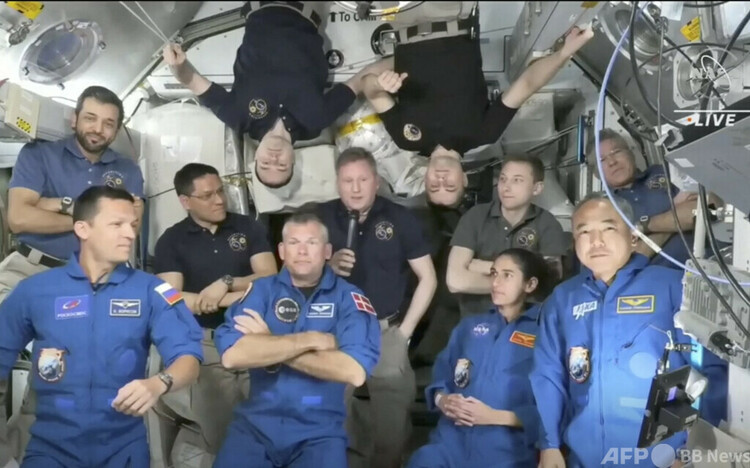 米宇宙開発企業スペースXの有人宇宙船「クルードラゴン」で国際宇宙ステーション（ISS）に到着した古川さんら宇宙飛行士（前方）。米航空宇宙局（NASA）TV提供（2023年8月27日撮影）。(c)AFP PHOTO / NASA TV