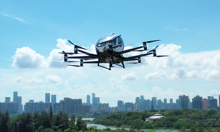 広州億航智能技術が開発した自動操縦型有人ｅＶＴＯＬ「ＥＨ２１６－Ｓ」（資料写真）。(c)Xinhua News