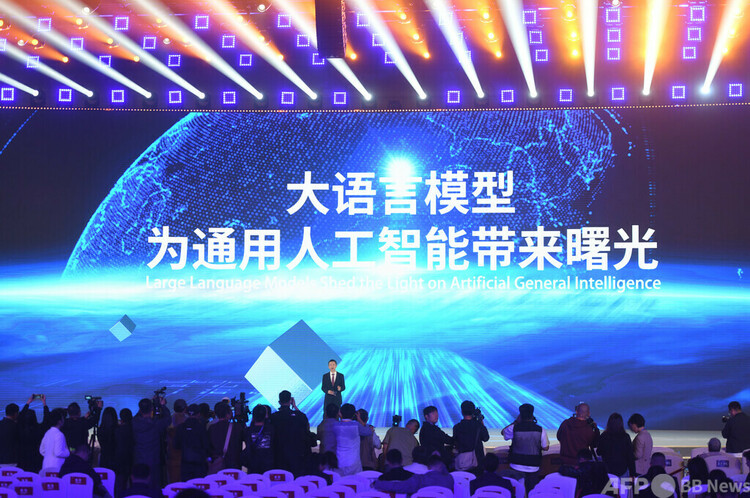 浙江省烏鎮市で開催された世界インターネット会議で発表された知識強化大型言語モデルのキーテクノロジー（2023年11月8日撮影、資料写真）。(c)CNS:王剛