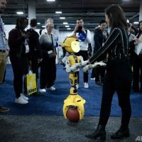 「かわいい」系ロボットが登場 今年の米家電見本市CES