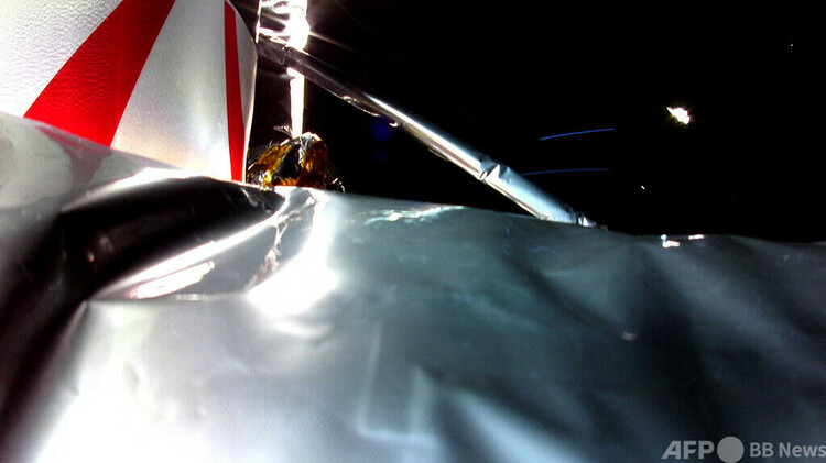 米民間宇宙企業アストロボティック・テクノロジーの無人月着陸船「ペレグリン」が最初に送ってきた画像。多層断熱材（MLI）などが捉えられている。同社提供（2024年1月8日提供）。(c)AFP PHOTO / ASTROBOTIC