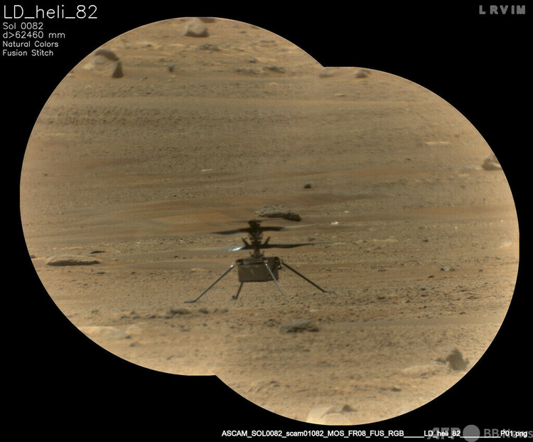米航空宇宙局（NASA）の小型火星ヘリコプター「インジェニュイティ」。探査車「パーシビアランス」に搭載されている科学機器「スーパーカム」に組み込まれたRMIカメラで撮影（2021年5月14日撮影、同年6月13日取得）。(c)AFP PHOTO / NASA/JPL-Caltech/LANL/CNES/CNRS/HANDOUT