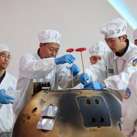 北京で「嫦娥6号」帰還機のハッチ開けるセレモニー