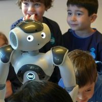 スイスの保育園にロボット 「対話学習の仲間」として