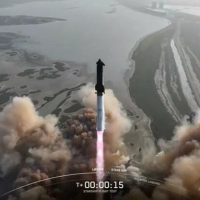 スペースX試作ロケット、宇宙空間到達も最後は爆発