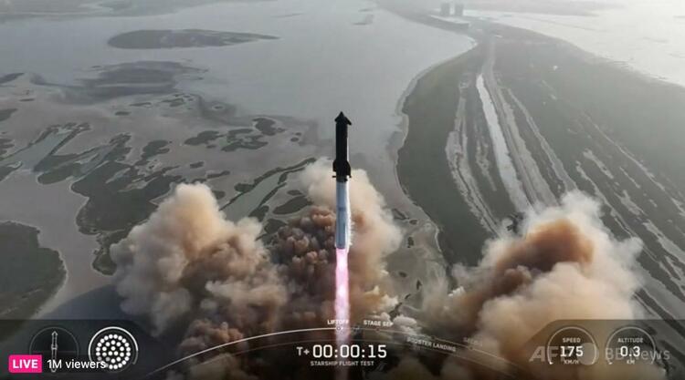 米テキサス州の「スターベース」から打ち上げられた、スペースXの試作ロケット「スターシップ」（2025年5月27日撮影）。(c)SPACEX:AFP