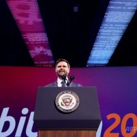 暗号資産にはトランプ大統領という「チャンピオン」 バンス氏