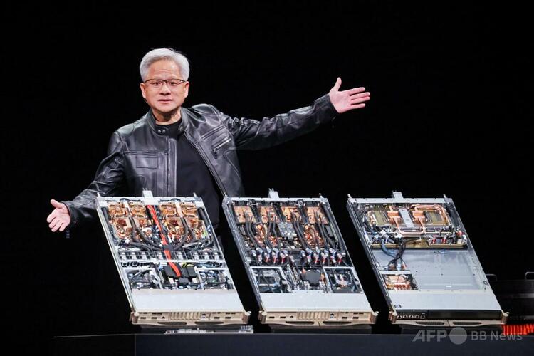 アジア最大のコンピューター見本市「COMPUTEX」の開幕前日、基調講演を行う半導体大手エヌビディアのジェンスン・ファンCEO。台湾・台北で（2025年5月19日撮影）。(c)I-Hwa Cheng/AFP