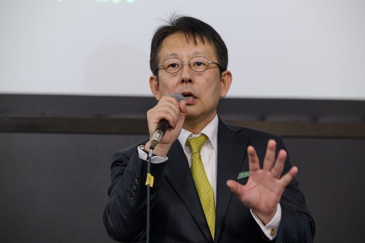 登壇中の中村氏