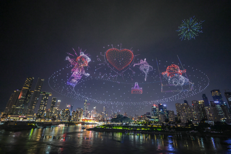 重慶で開催されたドローンショー（2025年6月17日撮影）。(c)Xinhua News