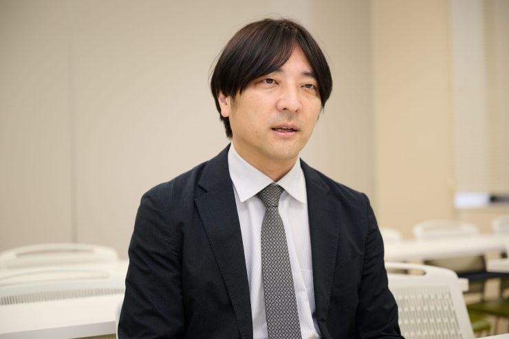 インタビュー中の藤生氏