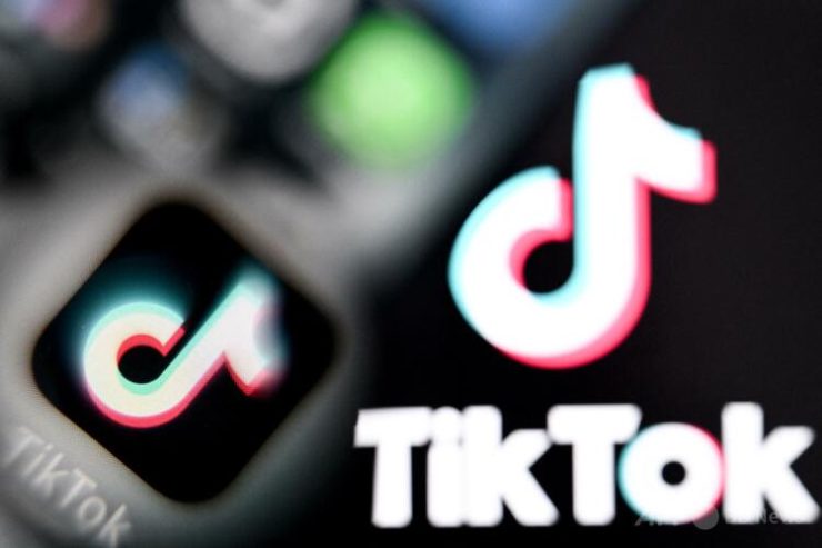 スマートフォンの画面に表示されたTikTok(ティックトック)のロゴ(2025年4月10日撮影、資料写真)。(c)Kirill KUDRYAVTSEV : AFP