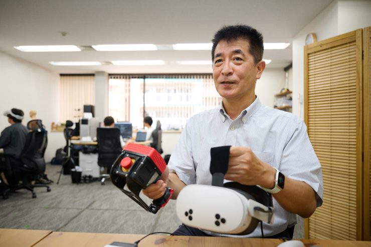 インタビュー中の瀬戸氏