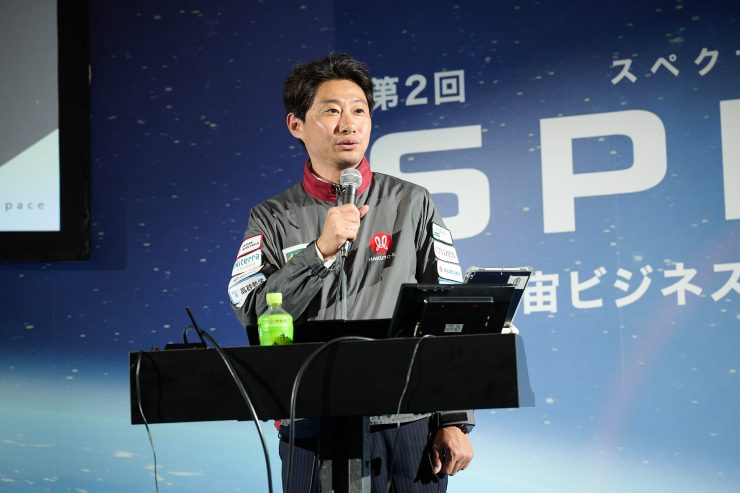 登壇中の袴田氏