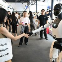 深センに世界初のロボット6Sショップ誕生