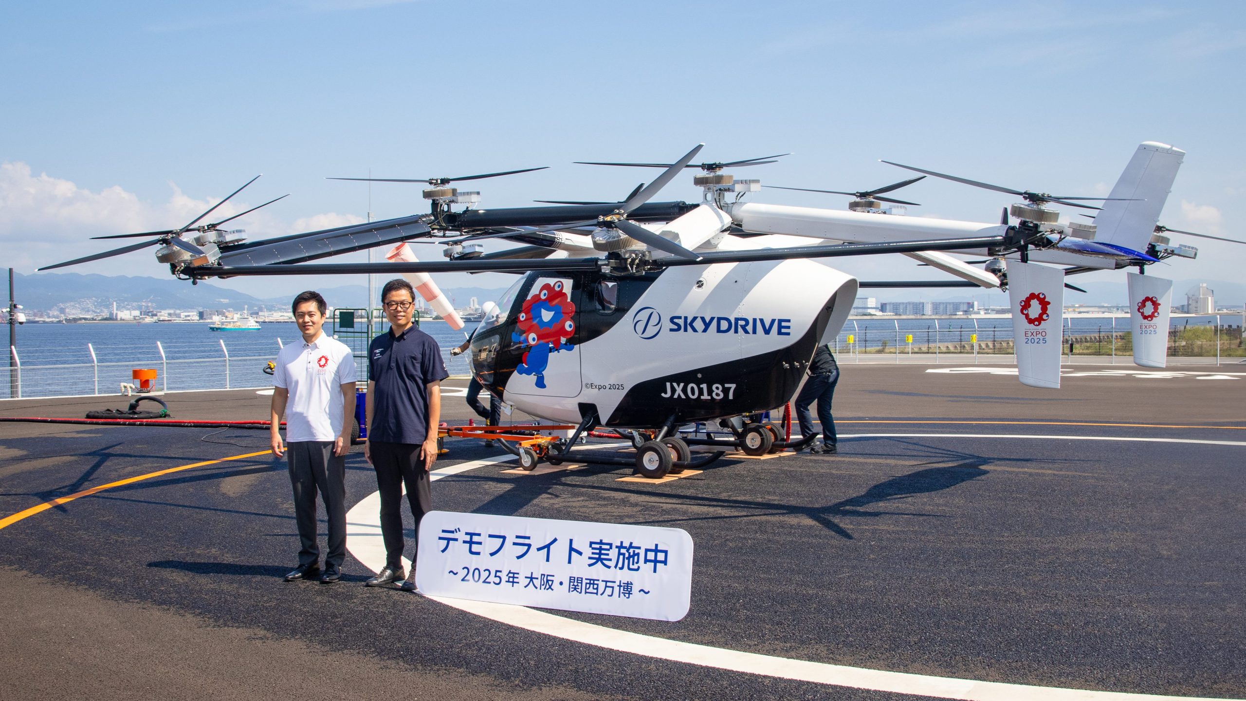 左から、大阪府知事 吉村洋文氏、SkyDrive 代表取締役CEO 福澤知浩（画像はすべてSkyDrive 提供）