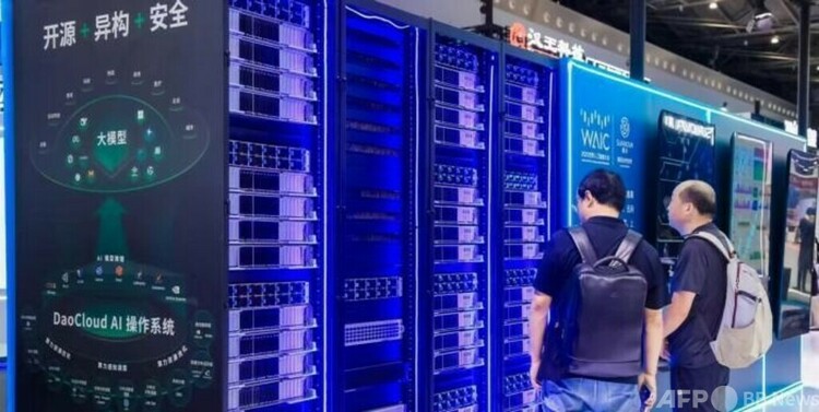2025WAICで展示されたGPU群で構成されたディスプレイ＝提供写真(c)CNS
