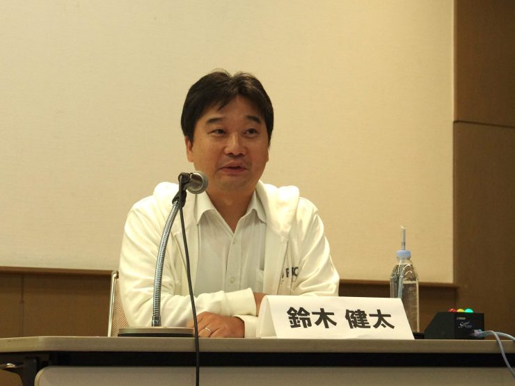 スマホ法について説明をする鈴木氏