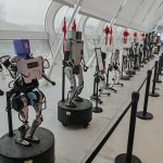 世界ヒューマノイドロボット運動会にて。大半が2023年以降の開発で１年以内のスパンで新型を発表