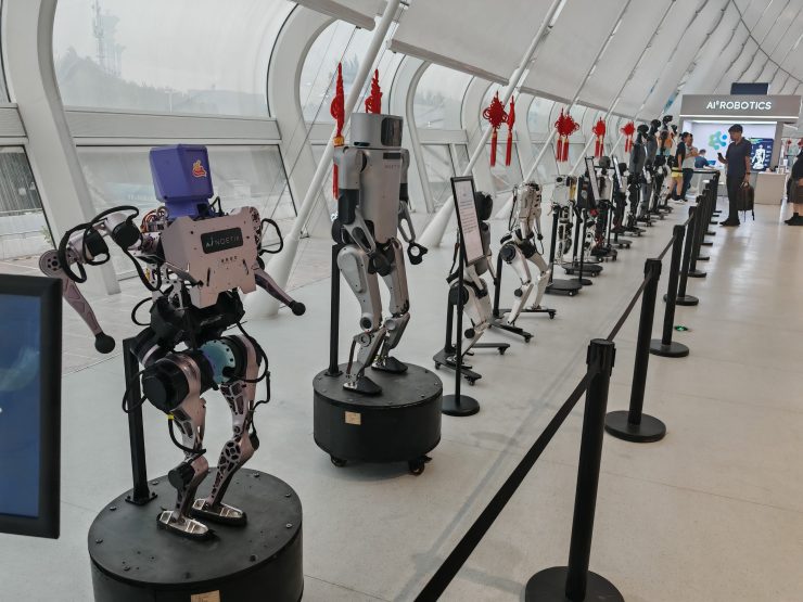 世界ヒューマノイドロボット運動会にて。大半が2023年以降の開発で１年以内のスパンで新型を発表