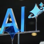 バルセロナで開催された見本市の会場に展示される「AI」の文字のオブジェ（2025年3月3日撮影、資料写真）。（c）Manaure Quintero:AFP
