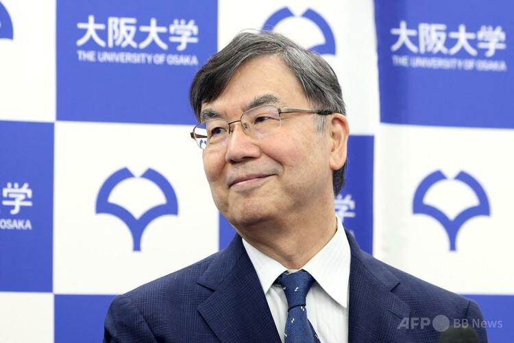 吹田市の大阪大学で、2025年ノーベル生理学・医学賞受賞後の記者会見に臨む坂口志文氏（2025年10月6日撮影）。(c)PAUL MILLER:AFP