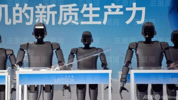 2025年世界ロボット大会で展示されたヒューマノイドロボット=提供写真(c)CNS