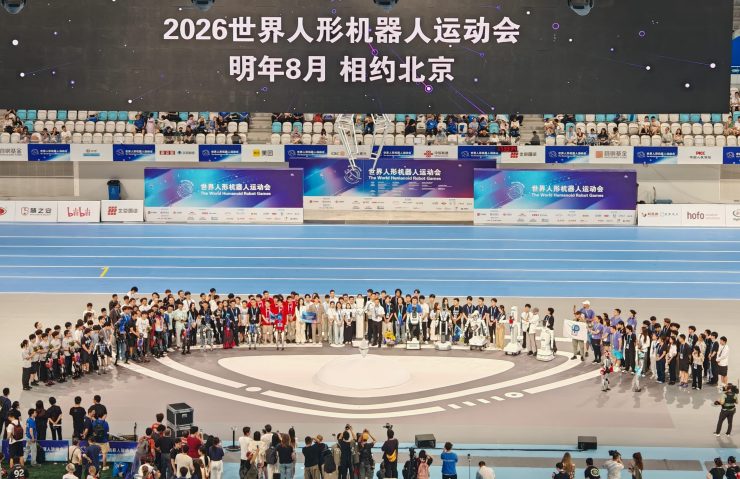 閉会式で大会意義、翌年の開催を発表するRoboCup APACの委員長