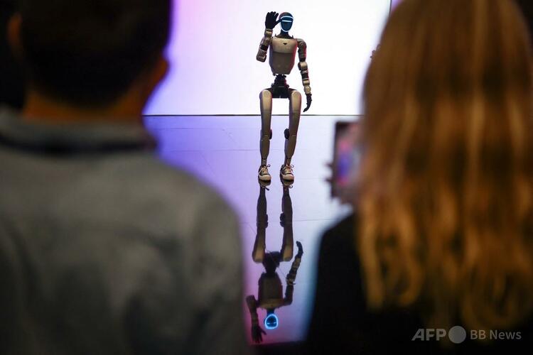 ポルトガル・リスボンで開催の「ウェブサミット」に出展した中国のロボット開発企業「ユニツリー」のブース（2025年11月10日撮影）。（c）PATRICIA DE MELO MOREIRA:AFP