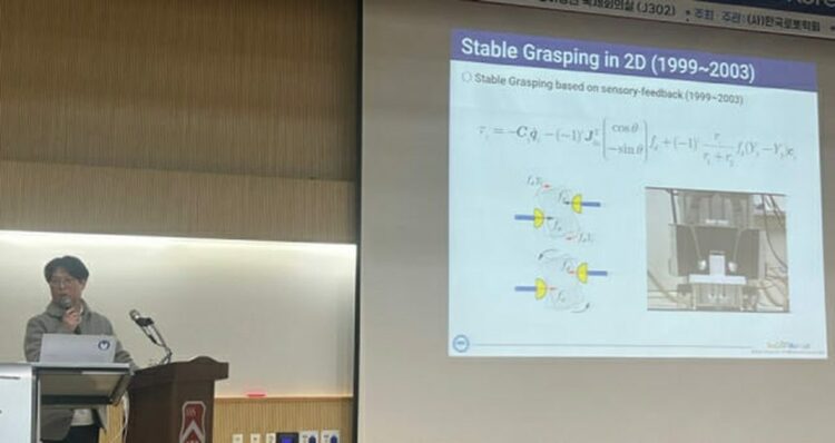 漢陽大学のぺ・ジフン教授(c)KOREA WAVE