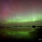 ニュージーランド・ダニーデン上空に輝くオーロラ。11日に発生した強力な太陽嵐の影響（2025年11月13日撮影）。(c)Sanka VIDANAGAMA:AFP