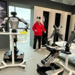 データエンジニアの操作のもとで、データ収集やシミュレーション訓練などの任務を遂行するロボット＝撮影日不明(c)CNS:張芹