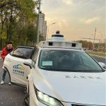 北京亦荘で、乗客が無人運転タクシーを利用する様子＝2025年11月15日撮影・資料写真(c)CNS:聶芝芯