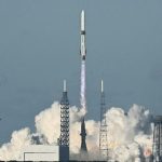 米フロリダ州ケープカナベラル宇宙軍基地から打ち上げられたブルー・オリジンの大型ロケット「ニューグレン」（2025年11月13日撮影）。（c）CHANDAN KHANNA:AFP