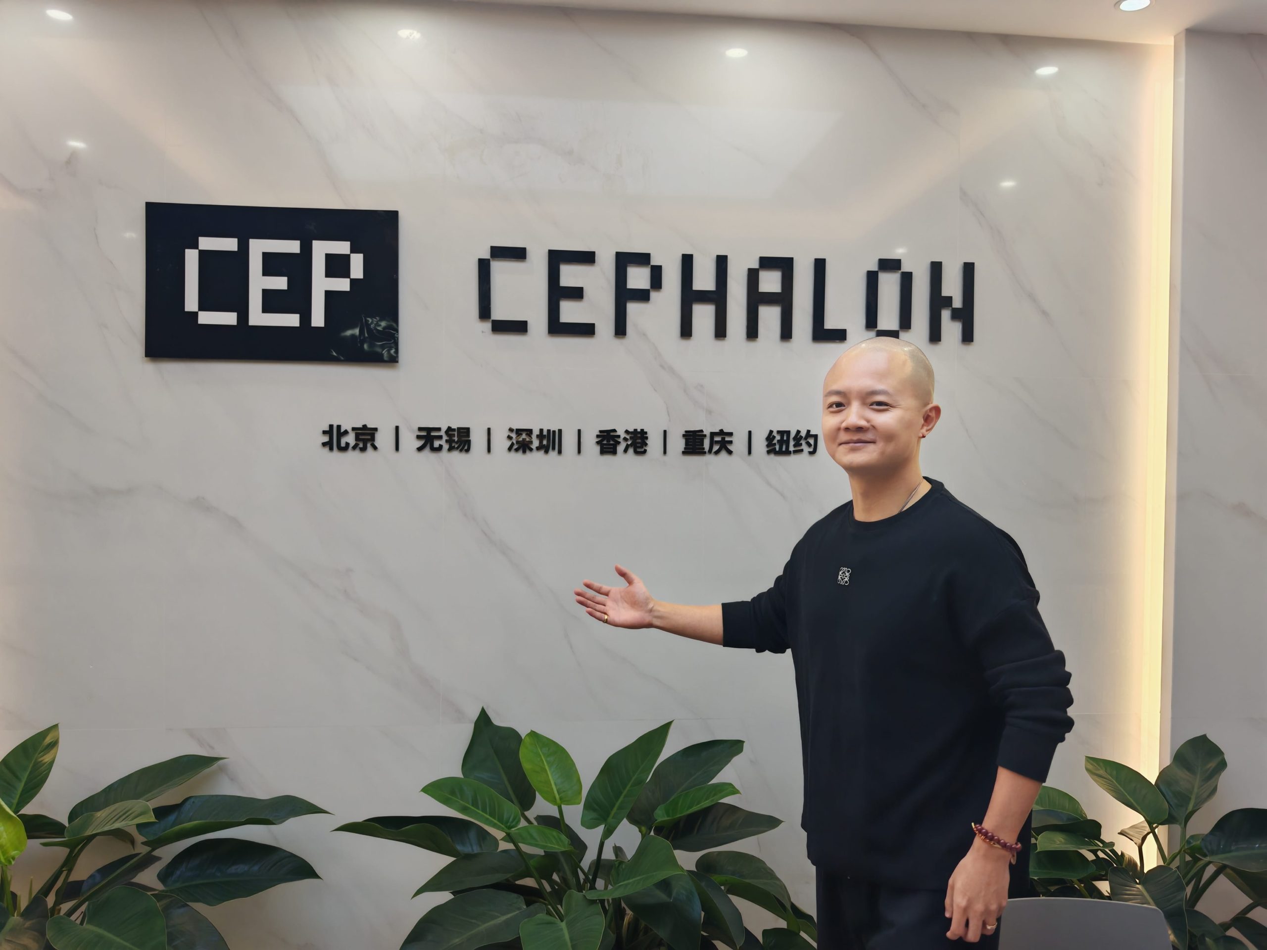 深センのCephalon本社にて同社COOの崔哲铵（ツイ・ジェーアン）氏