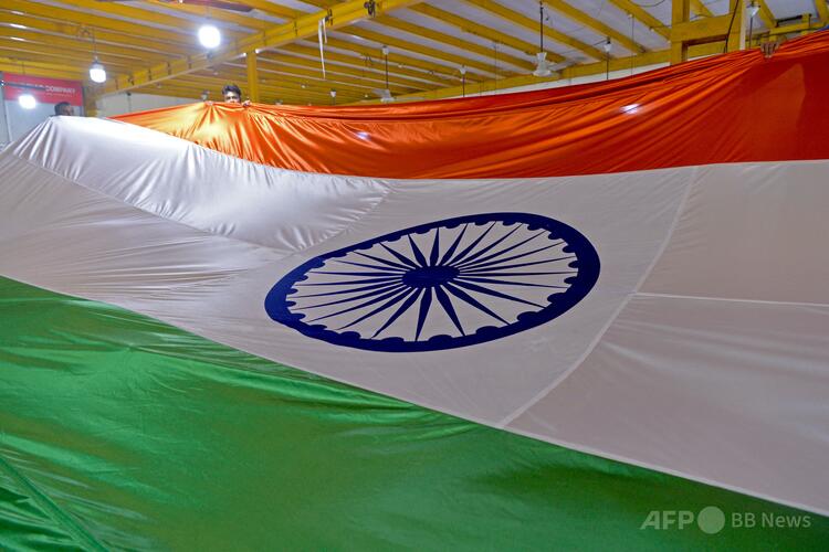 インド国旗（2022年7月31日撮影）。(c)Indranil MUKHERJEE:AFP