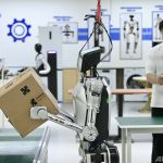 搬送作業を行う人型ロボット＝2025年6月19日撮影・資料写真(c)CNS:韓蘇原