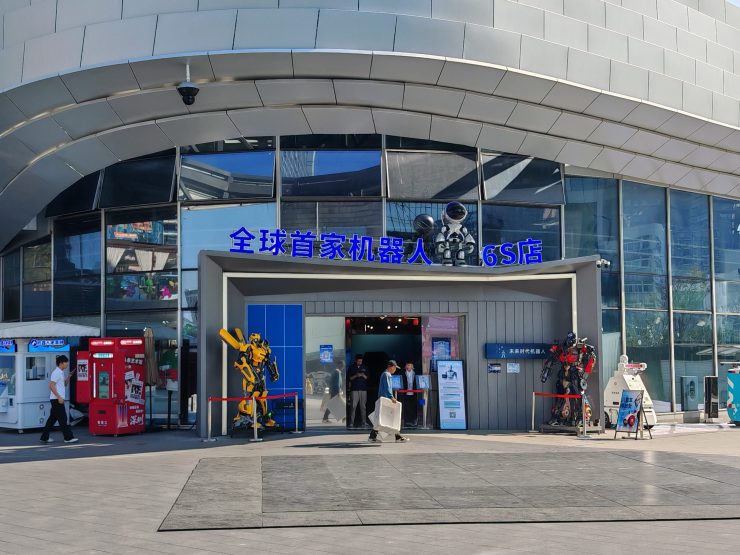 深センのロボット6Sショップ、オープン直後の喧騒は収まりつつある